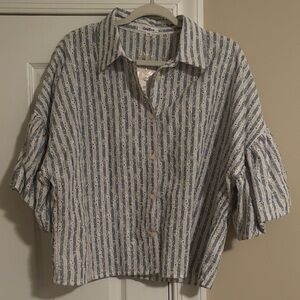 NWT boutique brand top (GeeGee) - blue & white eyelet with fun sleeve
